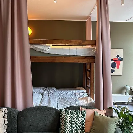 Zentrales In Ehemaligem Ladengeschaeft Mit Parkplatz In