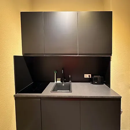 Apartamento Zentrales In Ehemaligem Ladengeschaeft Mit Parkplatz In Leipzig