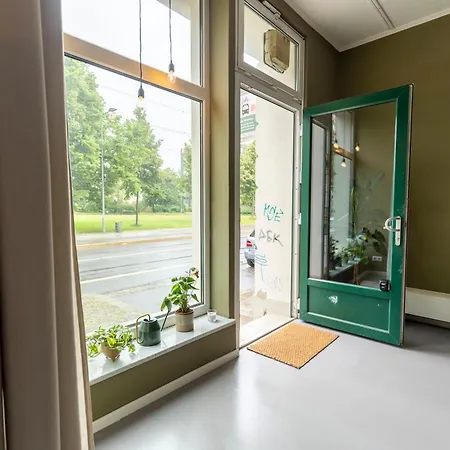 Zentrales In Ehemaligem Ladengeschaeft Mit Parkplatz In Апартаменты