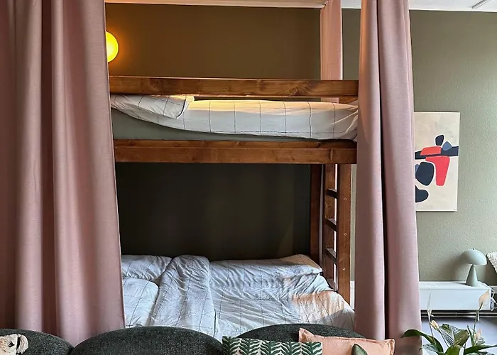 Zentrales In Ehemaligem Ladengeschaeft Mit Parkplatz In