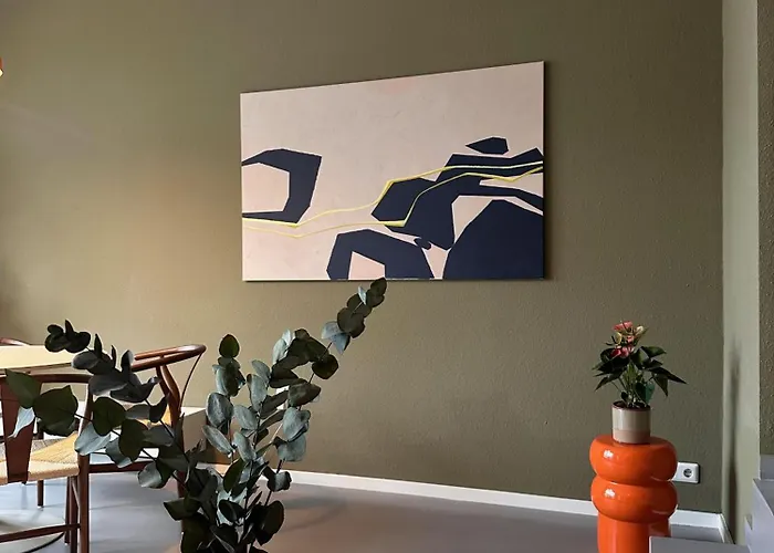 Zentrales In Ehemaligem Ladengeschaeft Mit Parkplatz In Апартаменты Лейпциг