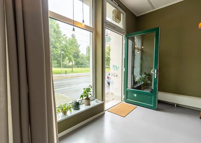 Zentrales In Ehemaligem Ladengeschaeft Mit Parkplatz In Apartman