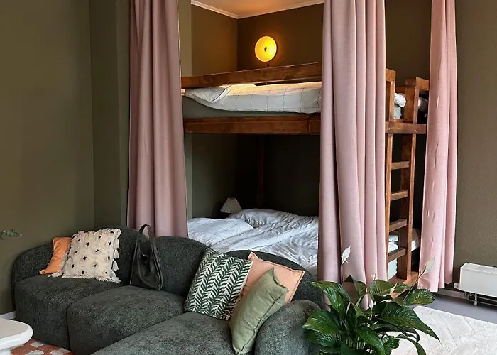 Zentrales In Ehemaligem Ladengeschaeft Mit Parkplatz In Apartament